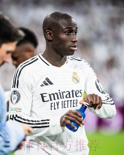 记者:皇马俱乐部方面回应称 门迪并没有受伤 记者:皇马俱乐部方面回应称 门迪并没有受伤